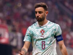 Bruno Fernandes hrá proti USA a portugalské médiá dospeli k rovnakému záveru o esu Man Utd Bruno Fernandes č. 8 z Portugalska zahráva rohový kop počas prvého polčasu v zápase medzi Spojenými štátmi a Portugalskom