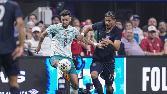 Bruno Fernandes vyzýva Manchester United, aby podpísal Mateusa Fernandesa
