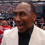 Stephen A. Smith sa naplno zhostil svojej úlohy podpätku na WrestleMania 42 po tom, čo ho fanúšikovia vypískali