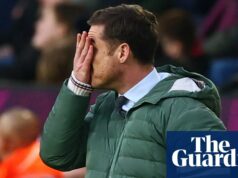 Burnley moonwalk späť dole bez Scotta Parkera | Burnley Burnley moonwalk späť dole bez Scotta Parkera | Burnley