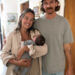 Bývalá futbalová WAG Amie Rohan odhalila, že je opäť v očakávaní (Rohan je na snímke s novým partnerom Jaisonom Toddom po narodení ich syna Archibalda Alexandra v roku 2024)