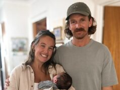 Bývalá futbalová WAG Amie Rohan odhaľuje detskú radosť po tragickom konci svojho prvého tehotenstva s bývalou hviezdou AFL Bývalá futbalová WAG Amie Rohan odhalila, že je opäť v očakávaní (Rohan je na snímke s novým partnerom Jaisonom Toddom po narodení ich syna Archibalda Alexandra v roku 2024)