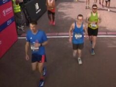 Bývalá hviezda Arsenalu Aaron Ramsey stanovila neuveriteľný čas londýnskeho maratónu týždne po vyhlásení Aaron Ramsey dokončil londýnsky maratón