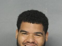 Bývalá hviezda Cowboys sa uškrnie za odporný výstrel po zatknutí za údajné napadnutie tehotnej ženy Bývalý obranný zákrok Dallas Cowboys Trysten Hill sa blysol týmto odporným úškľabkom v hrnčeku po svojom zatknutí na základe dvoch obvinení – vrátane trestného činu tretieho stupňa pre napadnutie tehotnej osoby.