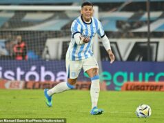 Bývalá hviezda Man United vylúčila hanbu za PUNCHING súpera v zápase nočnej mory, v ktorom sa previnil za úvodný gól súpera pri prehre 2:0 Marcos Rojo bol vylúčený za Racing Club počas ich porážky 2:0 od River Plate v nedeľu večer