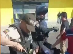 Bývalú hviezdu ekvádorského svetového pohára Christiana Laru kopú a udierajú okoloidúci po tom, čo sa padlý futbalista „podieľal na pokuse o ozbrojenú lúpež“ Bývalú ekvádorskú hviezdu majstrovstiev sveta Christiana Laru kopali a bili päsťami nahnevaní okoloidúci po tom, čo bol údajne zapojený do pokusu o ozbrojenú lúpež.