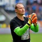 Bývalý brankár Arsenalu Alex Manninger (48) zahynul pri havárii na železničnom priecestí