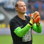 Bývalý brankár Arsenalu a Liverpoolu Alex Manninger (48) zomrel pri hororovej vlakovej nehode | Futbal | Šport