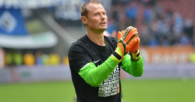 Bývalý brankár Arsenalu a Liverpoolu Alex Manninger (48) zomrel pri hororovej vlakovej nehode | Futbal | Šport
