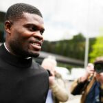Bývalý stredopoliar Arsenalu Thomas Partey prichádza na Southwark Crown Court
