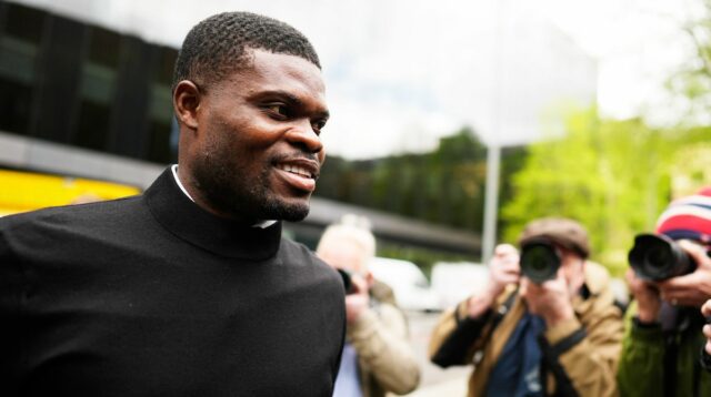 Bývalý stredopoliar Arsenalu Thomas Partey prichádza na Southwark Crown Court