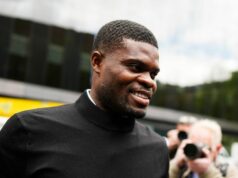 Bývalý futbalista Arsenalu Thomas Partey sa priznal k dvom novým obvineniam zo znásilnenia Thomas Partey na snímke, ako v pondelok prichádza na súd Southwark Crown Court