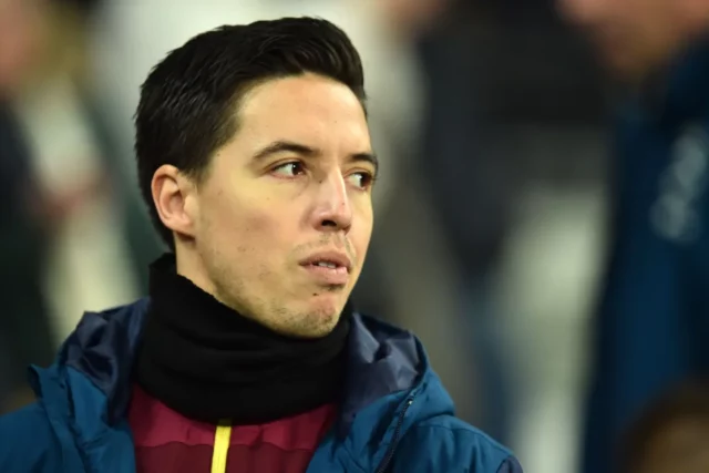 Bývalý hráč Arsenalu Samir Nasri by „nechcel“ zostúpiť Tottenhamu, pretože Eden Hazard ho opisuje ako „stredný“ klub.
