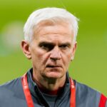 SOLNA, ŠVÉDSKO - 30. marca: Asistent trénera Poľska Jacek Magiera kráčal na ihrisku počas tréningu v Poľsku v Strawberry Arena 30. marca 2026 vo švédskej Solne. (Foto: Maciej Rogowski/Eurasia Sport Images/Getty Images)