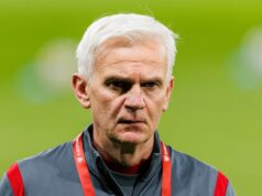 Bývalý manažér Ligy majstrov náhle zomrel vo veku 49 rokov, ako hviezda Aston Villy vzdáva hold SOLNA, ŠVÉDSKO - 30. marca: Asistent trénera Poľska Jacek Magiera kráčal na ihrisku počas tréningu v Poľsku v Strawberry Arena 30. marca 2026 vo švédskej Solne. (Foto: Maciej Rogowski/Eurasia Sport Images/Getty Images)