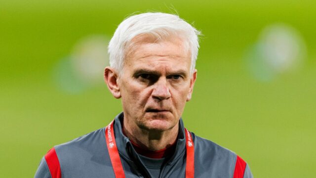 Bývalý manažér Ligy majstrov náhle zomrel vo veku 49 rokov, SOLNA, ŠVÉDSKO - 30. marca: Asistent trénera Poľska Jacek Magiera kráčal na ihrisku počas tréningu v Poľsku v Strawberry Arena 30. marca 2026 vo švédskej Solne. (Foto: Maciej Rogowski/Eurasia Sport Images/Getty Images)