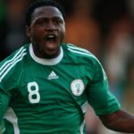 LONDÝN, ANGLICKO - 29. mája: Michael Eneramo z Nigérie oslavuje po strelení svojho prvého gólu počas medzinárodného priateľského zápasu medzi Írskou republikou a Nigériou v Craven Cottage 29. mája 2009 v Londýne v Anglicku. (Foto: Phil Cole/Getty Images)