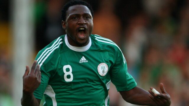 LONDÝN, ANGLICKO - 29. mája: Michael Eneramo z Nigérie oslavuje po strelení svojho prvého gólu počas medzinárodného priateľského zápasu medzi Írskou republikou a Nigériou v Craven Cottage 29. mája 2009 v Londýne v Anglicku. (Foto: Phil Cole/Getty Images)