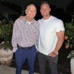 Bývalý rozohrávač NFL a ikona univerzitného futbalu Tim Tebow smutne oznámil, že jeho otec Bob zomrel vo veku 78 rokov po bitke s Parkinsonovou chorobou.