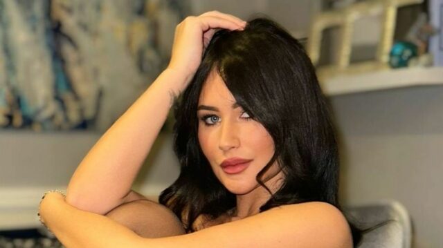 Bývalý „najstarší model Playboya“ futbalovej legendy fajčil v búrke Tinder Stephanie Heaneyová