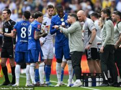 Calum McFarlane reaguje na tvrdenia, že hviezdy Chelsea dostali Liama Roseniora odvolaného, keď zaútočil na kritikov ich „charakteru“ po tom, čo porazil Leeds a dostal sa do finále FA Cupu Calum McFarlane chválil charakter svojich hviezd Chelsea po dosiahnutí finále FA Cupu