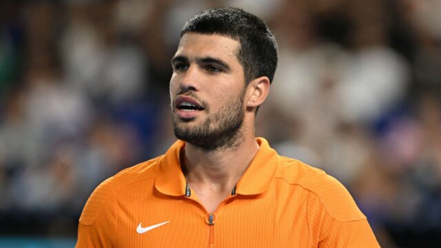 Carlos Alcaraz opúšťa Ronalda s prekvapivým zranením ramena
