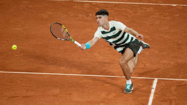 Carlos Alcaraz oznámil, že vynechá French Open pre zranenie zápästia
