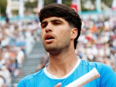 Carlos Alcaraz poslal brutálnu správu, keď mu tenisová ikona povedala, že sa „veľmi málo zlepšil“. Carlos Alcaraz poslal brutálnu správu, keď mu tenisová ikona povedala, že sa „veľmi málo zlepšil“.