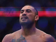 Carlos Ulberg vybuchne na Jiřího Procházku za príbeh „totálnych býkov***“ UFC 327: „Je to podvodník“ MIAMI, FLORIDA - 11. apríla: Carlos Ulberg z Nového Zélandu oslavuje víťazstvo po knokaute nad Čechom Jiřím Procházkom (bez obrázku) v titulovom zápase poloťažkej váhy počas UFC 327 v Kaseya Center 11. apríla 2026 v Miami na Floride. (Foto: Carmen Mandato/Getty Images)