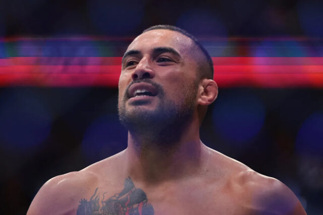 MIAMI, FLORIDA - 11. apríla: Carlos Ulberg z Nového Zélandu oslavuje víťazstvo po knokaute nad Čechom Jiřím Procházkom (bez obrázku) v titulovom zápase poloťažkej váhy počas UFC 327 v Kaseya Center 11. apríla 2026 v Miami na Floride. (Foto: Carmen Mandato/Getty Images)