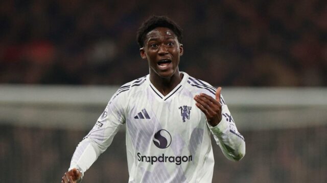 Carrick naznačuje možný návrat Mainoa v súboji Manchester United proti Chelsea Premier League
