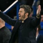 Manažér Man Utd Michael Carrick rozpaľuje ruky