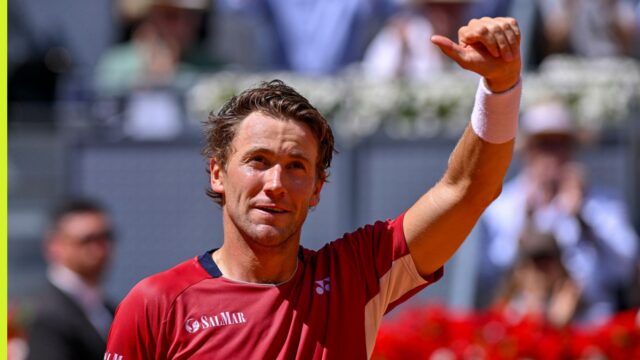 Casper Ruud prežije vydesenie Stefanosa Tsitsipasa
