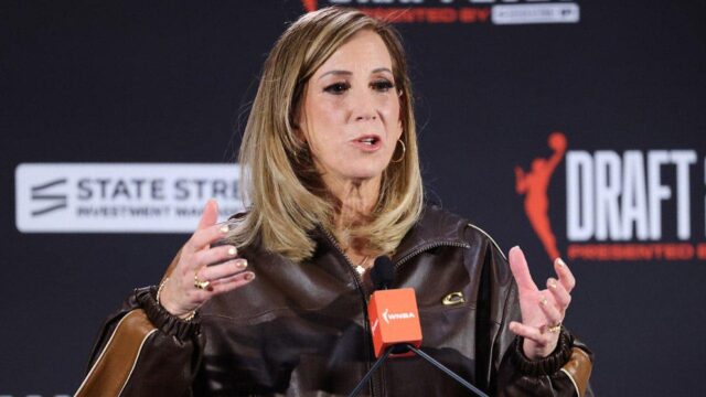 Cathy Engelbert z WNBA hrá rodovú kartu, keď sa jej pýtali na jej budúcnosť na drafte
