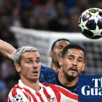 TOPSHOT-FBL-EUR-C1-ATLETICO MADRID-ARSENALTOPSHOT - Brazílsky obranca Arsenalu #06 Gabriel Magalhaes vyzýva francúzskeho útočníka #07 Antoina Griezmanna z Atletica Madrid počas semifinálového prvého zápasu Ligy majstrov UEFA medzi klubmi Club Atletico de Madrid a Arsenal na štadióne Metropolitano 2029 v Javier Madrid (2029. apríla v Javier Madrid. SORIANO / AFP cez Getty Images)