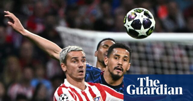 TOPSHOT-FBL-EUR-C1-ATLETICO MADRID-ARSENALTOPSHOT - Brazílsky obranca Arsenalu #06 Gabriel Magalhaes vyzýva francúzskeho útočníka #07 Antoina Griezmanna z Atletica Madrid počas semifinálového prvého zápasu Ligy majstrov UEFA medzi klubmi Club Atletico de Madrid a Arsenal na štadióne Metropolitano 2029 v Javier Madrid (2029. apríla v Javier Madrid. SORIANO / AFP cez Getty Images)