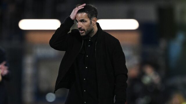 Cesc Fabregas reaguje