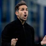 Cesc Fabregas Hlavný tréner Como 1907 kričí počas druhého zápasu semifinále Serie Coppa Italia medzi FC Internazionale a Como 1907 na Stadio Giuseppe Meazza 21. apríla 2026 v Miláne v Taliansku (Foto Giuseppe Maffia/NurPhoto)