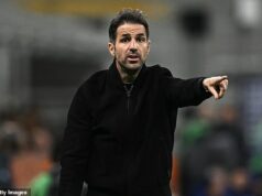 Cesc Fabregas prelomil svoje mlčanie o práci v Chelsea: Klubová legenda odpovedá na odkazy na Stamford Bridge po tom, ako majiteľ priznal, že tréner môže ísť, ak chce, po prepustení Liama Roseniora Cesc Fabregas trvá na tom, že sa sústredí na svoju prácu v Como uprostred prepojenia na bývalý klub Chelsea
