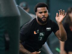 Chargers draftujú Akheema Mesidora na 22. mieste, aby podporili nápor prihrávok Chargers draftujú Akheema Mesidora na 22. mieste, aby podporili nápor prihrávok