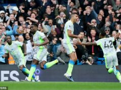 Chelsea 0-3 Man City: Pep Guardiola a jeho hráči majú náladu vyhodiť dvere, ktoré Arsenal nechal otvorené – je ťažké nevidieť ich ako titulových favoritov, píše IAN LADYMAN Chelsea 0-3 Man City: Pep Guardiola a jeho hráči majú náladu vyhodiť dvere, ktoré Arsenal nechal otvorené – je ťažké nevidieť ich ako titulových favoritov, píše IAN LADYMAN