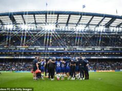 Chelsea Women riskuje, že ich fanúšikovská základňa prehltne celú presťahovaním sa na Stamford Bridge na plný úväzok – toto musia opraviť pred kopírovaním Arsenalu, píše TARA ANSON-WALSH Chelsea odohrala v tejto sezóne na Stamford Bridge len tri zápasy najvyššej súťaže, ktoré v priemere remizovali niečo vyše 18 000.