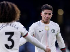 Chelsea by sa po výpadku Enza Fernandeza a Marca Cucurellu mohla pripraviť na obrovský neúspech Enzo Fernández z Chelsea si podáva ruku s Marcom Cucurellou z Chelsea po víťazstve ich strán počas zápasu Premier League medzi Crystal Palace a Chelsea v Selhurst Park 25. januára 2026 v Londýne, Anglicko.