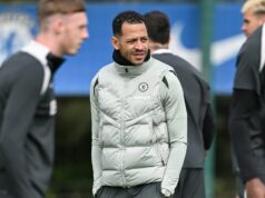 Chelsea dostala obrovskú podporu kvôli zraneniu Joaa Pedra, keď Liam Rosenior upustil od správy z Brightonu Hlavný tréner Liam Rosenior z Chelsea počas tréningu na Chelsea Training Ground 17. apríla 2026 v Cobhame v Anglicku