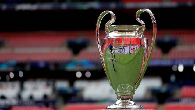 Chelsea hodila záchranné lano v pretekoch o postup do Ligy LONDÝN, SPOJENÉ KRÁĽOVSTVO - 31. MÁJ: Pohár Ligy majstrov ukázal zranenie na štadióne Wembley pred tréningom Realu Madrid počas tlačovej konferencie a tréningu Realu Madrid na štadióne Wembley 31. mája 2024 v Londýne, Spojené kráľovstvo (Foto: Damjan Zibert/Soccrates/Getty Images)