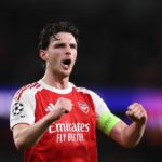 LONDÝN, ANGLICKO - 15. apríla: Declan Rice z Arsenalu oslavuje po druhom štvrťfinále Ligy majstrov UEFA 2025/26 medzi Arsenal FC a Sporting Clube de Portugal na štadióne Arsenal 15. apríla 2026 v Londýne v Anglicku. (Foto: Catherine Ivill - AMA/Getty Images)