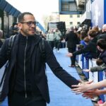 Tréner Chelsea Liam Rosenior prichádza na Stamford Bridge