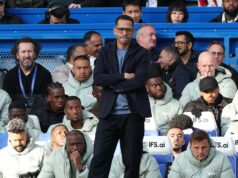 Chelsea sa vyhne scenáru nočnej mory, keď Liam Rosenior objaví striebornú hranicu pre porážku Man City Anglický hlavný tréner Chelsea Liam Rosenior sleduje svoj tím počas futbalového zápasu anglickej Premier League medzi Chelsea a Manchestrom City na Stamford Bridge v Londýne 12. apríla 2026.