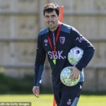 Iraola, ktorý opustí svoj súčasný klub na konci tejto sezóny, je jedným z niekoľkých mien, ktoré po minulotýždňovom prepustení Liama ​​Roseniora kontrolujú vyšší hráči Chelsea.