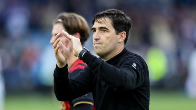 Hlavný tréner Andoni Iraola z Bournemouthu po remíze 2:2 počas zápasu Premier League medzi Leeds United a Bournemouth na Elland Road